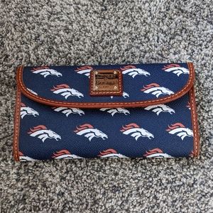 Dooney & Bourke NFL Denver Broncos Wallet 💙🧡💙🧡